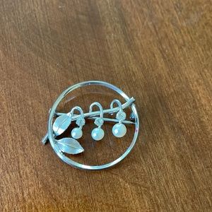 Costume pearl brooch